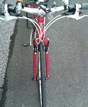 タイヤを細く替えたクロスバイク